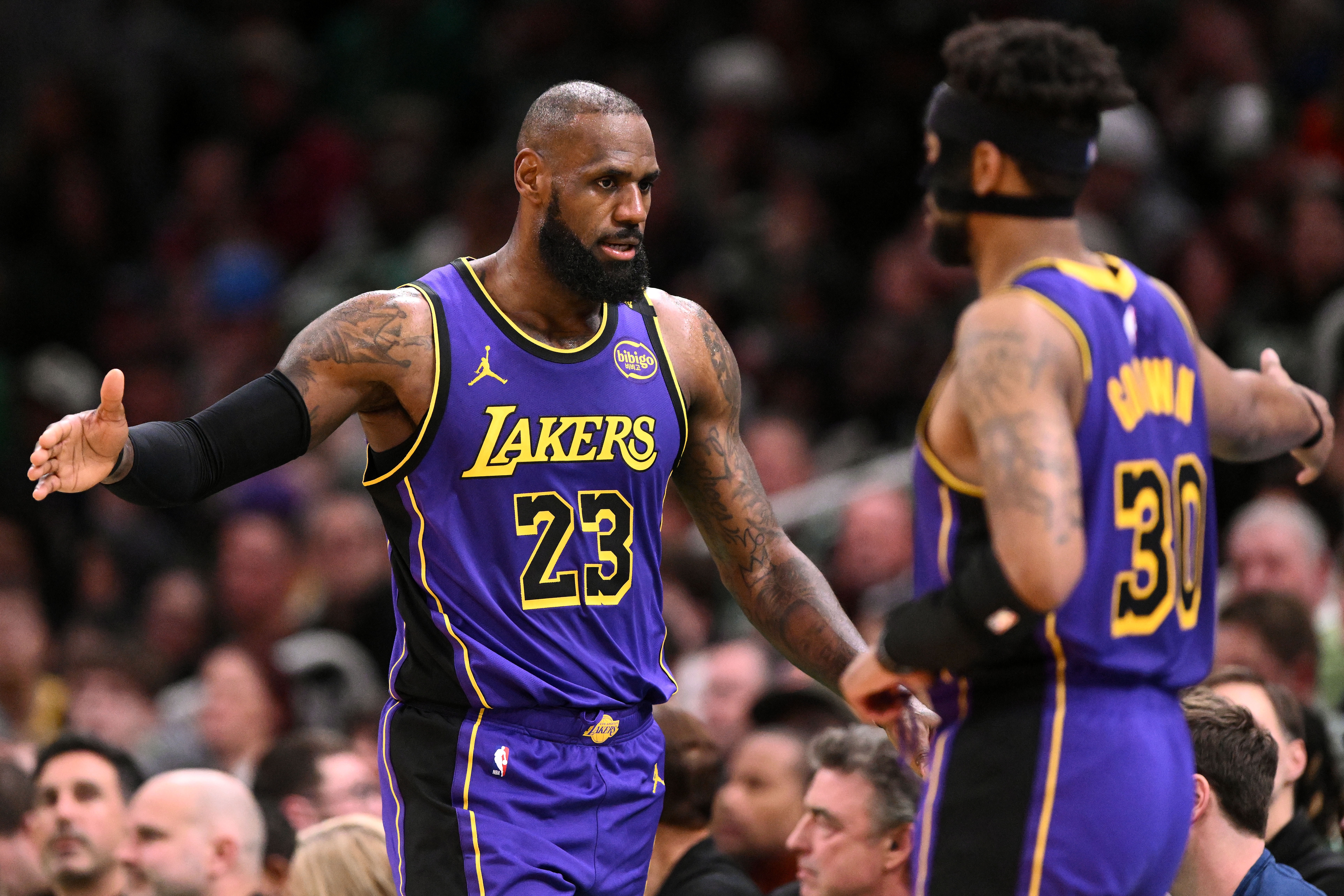 Nick Wright：骑士是詹姆斯头号热门 76人概率超预期 勇士成黑马