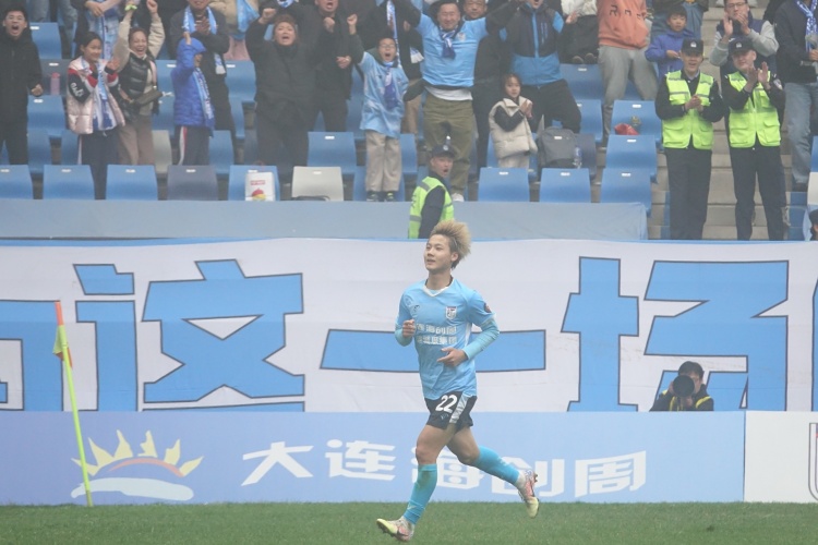 毛伟杰百场里程碑，大连英博3-1击退山东泰山
