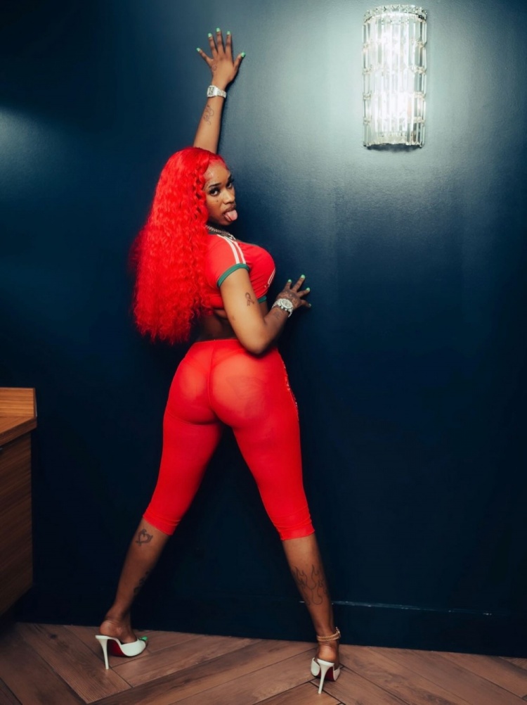 Sexyy Red晒与KD亲密合照 单曲曾登公告牌百强
