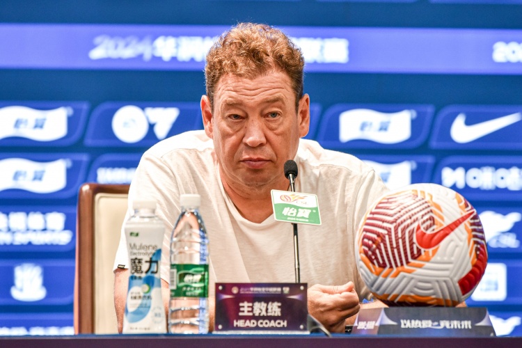 斯卢茨基赛后突然宣布辞职,申花三连败保级警报拉响 斯卢茨基赛后突然宣布辞职,申花三连败保级警报拉响
