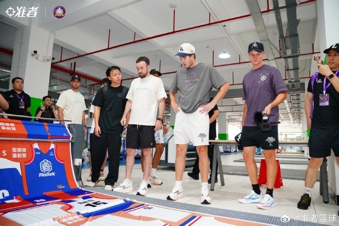 里夫斯中国行石狮站首日 参观工厂+粉丝签名合影