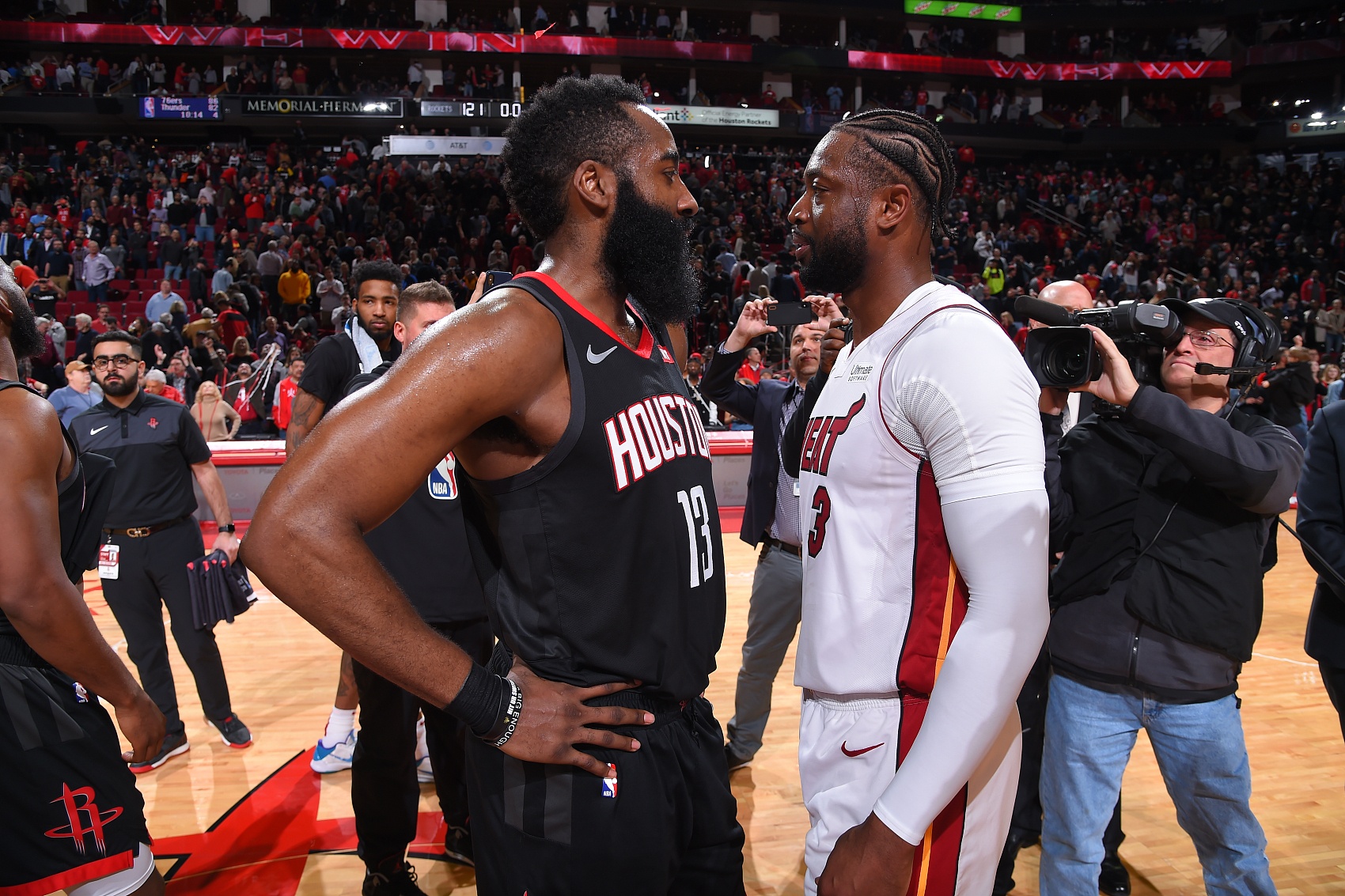 阿里纳斯：韦德强于哈登 前者的打球方式更胜一筹