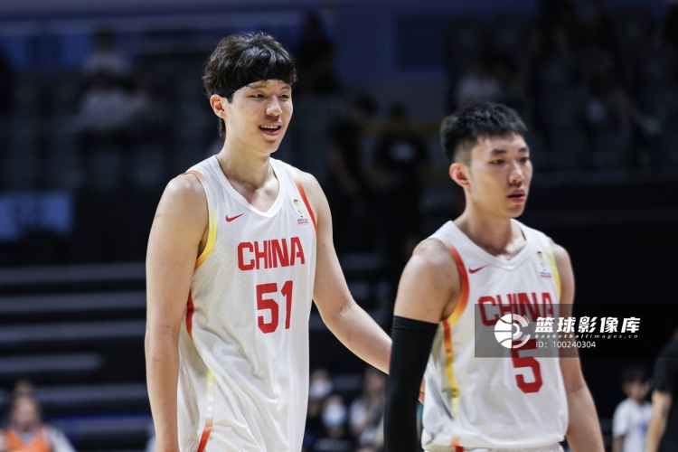 媒体人:让杨瀚森多持球策应 给他更多球权支配机会以发挥其特点 媒体人:让杨瀚森多持球策应 给他更多球权支配机会以发挥其特点