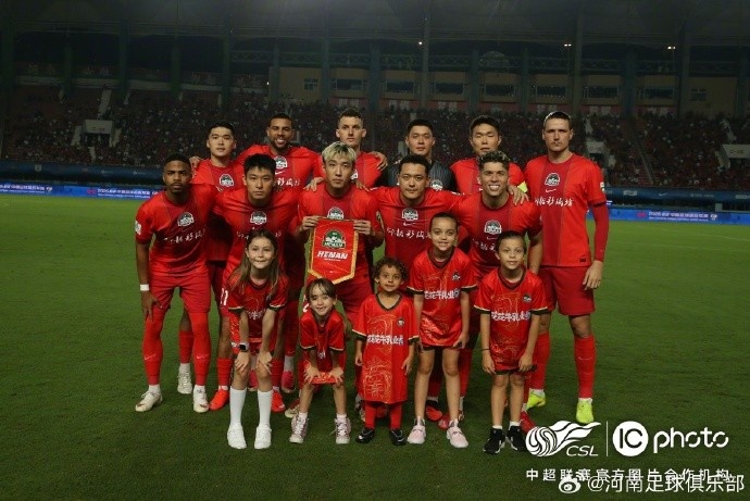 河南俱乐部彩陶坊1-1重庆铜梁龙 古斯塔沃连场破门 河南俱乐部彩陶坊1-1重庆铜梁龙 古斯塔沃连场破门