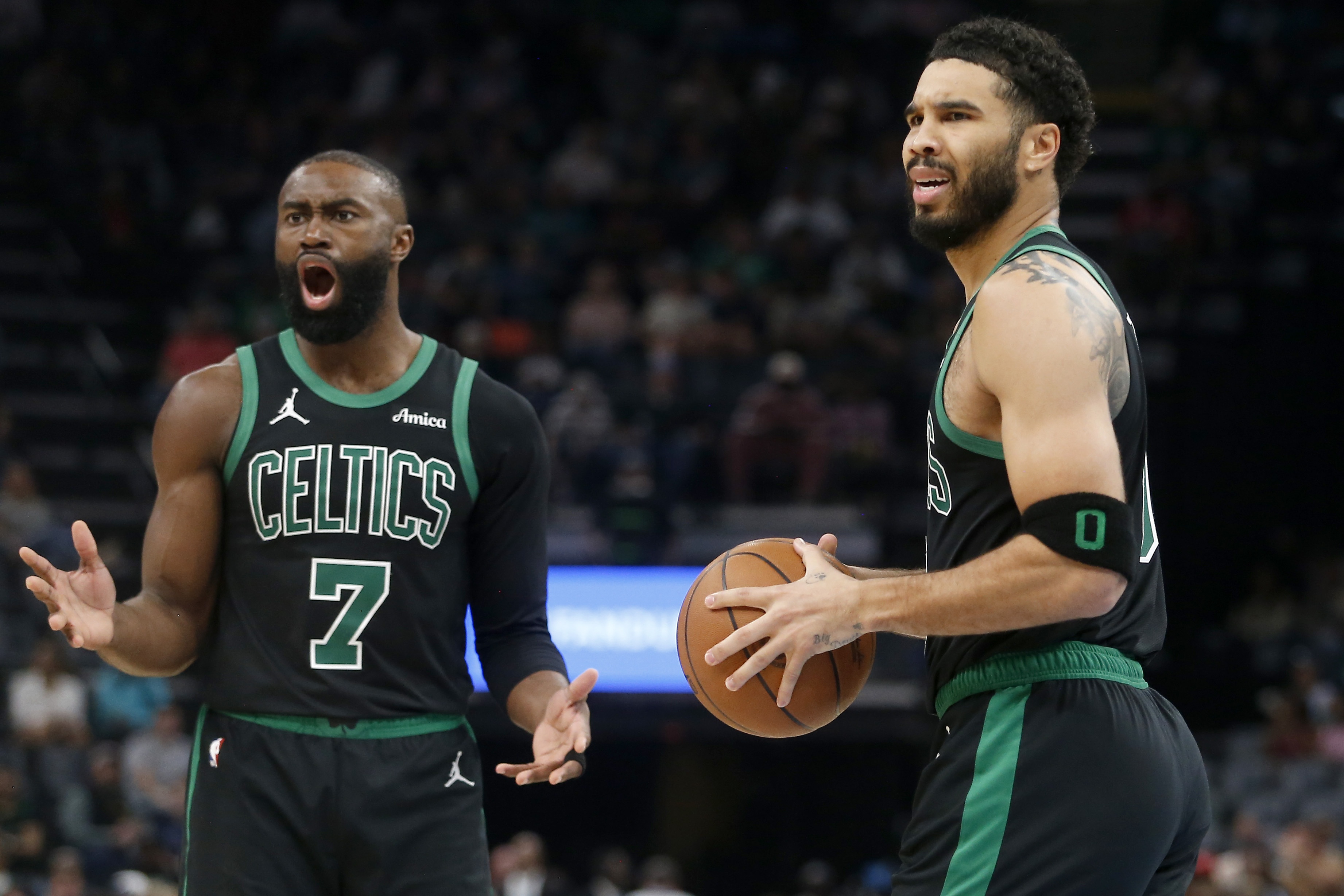 大球：绿军应该退役杰伦·布朗的球衣 他比塔图姆稍强&能赢伯德