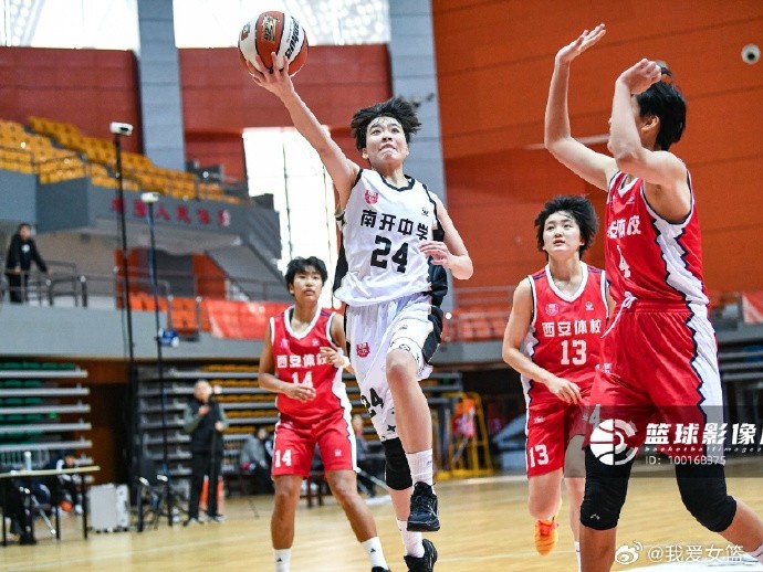 孙晗昀领衔 U17三人女篮武汉备战青奥会